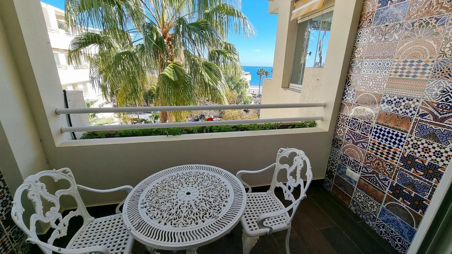 Luxury 2 Bedrooms Apartment In La Carihuela Torremolinos 20 Meters In From Of Beach ספרד